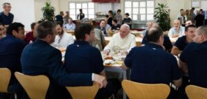 Papa Francisco almorzó con trabajadores del Vaticano
