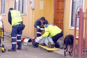 Amistad de 40 años terminó con hombre grave tras ser apuñalado