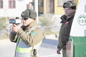 Intensa búsqueda de chofer que intentó atropellar a carabineros