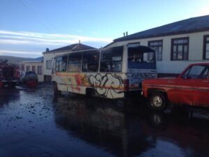 Queman bus en Cerro de la Cruz