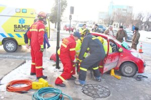 Cuatro lesionados y atrapados tras violenta colisión protagonizada por brasileño