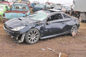 Chofer volcó automóvil de madrugada a exceso de velocidad y huyó