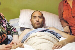 Mejora condición de futbolista baleado