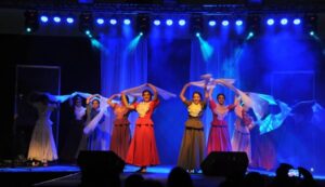Público ovacionó talentos de finalistas en gala de coronación de la Reina de la Invernada