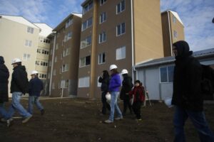 Seremi de Vivienda y  familias beneficiadas recorrieron obras de 