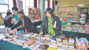 Libros y mucho más en las ferias de Punta Arenas