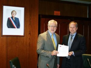 ENAP firma convenio de eficiencia energética con el Ministerio de Energía
