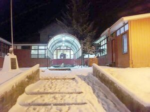 Comunicado de prensa en apoyo a profesora acusada de malos tratos