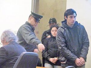 Detenidos a bordo de vehículo robado