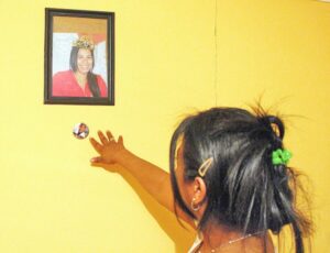 A casi tres años de la muerte de colombiana, familia exige justicia