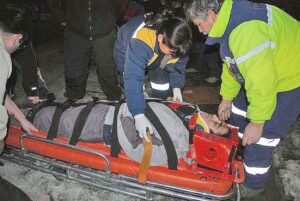 Hombre lesionado leve tras  ser atropellado por un vehículo
