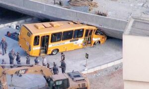Derrumbe de autopista deja al menos dos muertos en Belo Horizonte