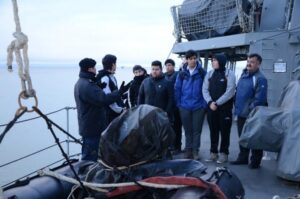 Fragata “Cochrane” arriba por primera vez al Estrecho de Magallanes