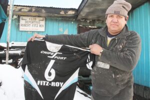Vecinos lloran pérdidas totales tras incendio del Club Deportivo Fitz Roy
