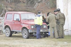 Hombre falleció a un costado de su jeep