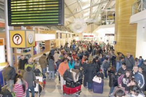 Las lecciones que dejó el colapso del aeropuerto de Punta Arenas tras la primera nevazón de 2014