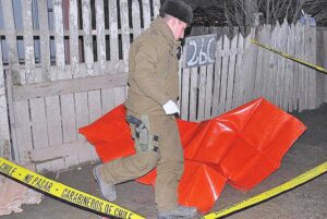 Investigan deceso  de persona en la calle