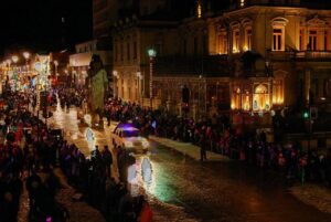 Carro alegórico de Cequa y murga de ENAP ganadores del Carnaval de Invierno 2014