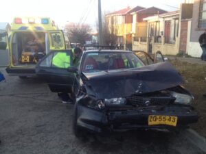 Cuatro personas lesionadas por choque entre colectivo y camioneta