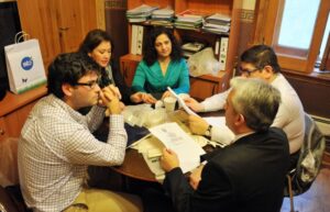Farmacias Salcobrand y Preunic comprometen cumplimiento de sustitución de bolsas plásticas