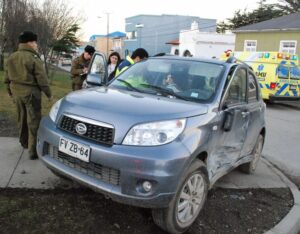 Conductora resultó lesionada en colisión