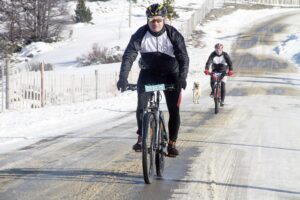 Amantes del mountain bike desafiaron el frío y la nieve