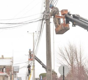 Óscar Bahamonde: “debería ser una política de las empresas el retiro de cables”