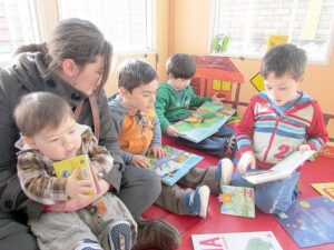 Bibliotecas itinerantes y talleres para jardines infantiles de la región