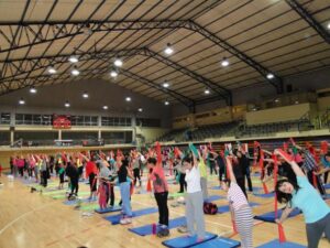 Alegría y deporte reunieron a cientos de personas en el Gimnasio Fiscal