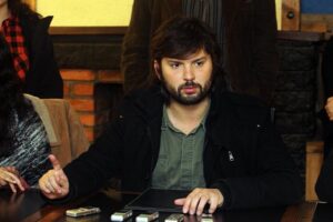 Diputado Boric devuelve entradas al Festival en la Patagonia en rechazo a gestión municipal