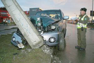 Conductor que chocó poste se había quedado dormido