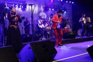 Banda Conmoción cierra con una gran fiesta la segunda noche de Festival