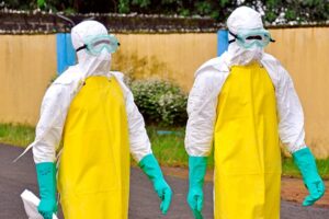 Pacientes huyen de centro anti ébola atacado en Liberia