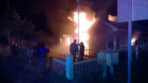 Voraz incendio consume casa habitación en Río de Los Ciervos