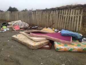 Colchones y basura en Barranco Amarillo denunció auditor