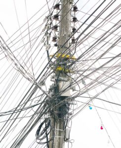 Normativa obligaría a retiro de cableado aéreo que contamina visualmente