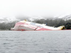 Amadeo I: Navimag pagará a transportistas afectados y hoy determinaría plan de retiro de combustibles