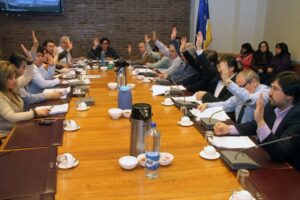 CORE rechaza 10 iniciativas seguidas y presiona por mayores atribuciones