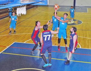 Maxibásquetbol: partidos en dos categorías