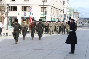 Regimiento Pudeto volvió a homenajear  a la bandera en la Plaza Muñoz Gamero