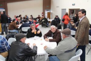 Cerca de medio centenar de adultos mayores participaron en campeonato de truco