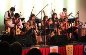 El elenco de la Casa Azul del Arte Ensamble Sur Canoris en el Teatro Municipal