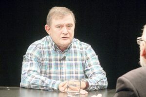 “No es bueno para los partidos políticos que sus presidentes sean funcionarios de Gobierno”