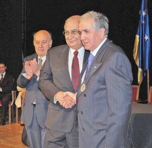 Juan Oyarzo asumió como nuevo rector de la UMAG con el compromiso de democratizar estatutos