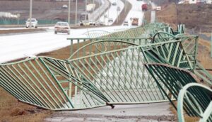 A una semana de temporal de  viento estragos aún son visibles  en calles de Punta Arenas