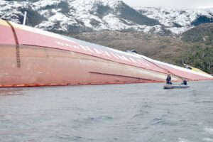 Navimag: retiro de hidrocarburos del “Amadeo I” comenzaría esta semana