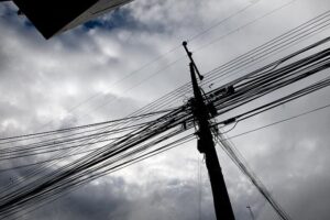 Cortes de cables movilizó a  organismos de emergencia