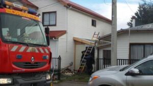 Bomberos controló principio de incendio en Villa Las Nieves