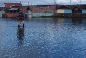 Sigue inundado el pasaje Retiro