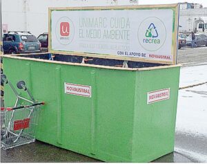 Entregan contenedores para recolección de botellas plásticas